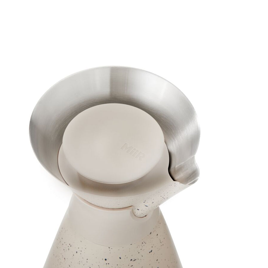 new-standard-carafe-p8 WebPDP-33oz_New_Standard_Carafe_Desert_Tan_Speckle_Studio__CAR1SVOS224_45_Lid_On.jpg
